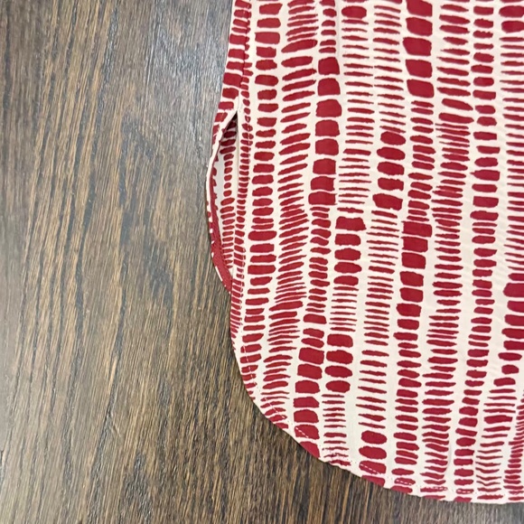 VINCE 100% SILK BUTTON UP SIDE SLITS HI LOW HEM CREW NECK TOP SLEEVELESS SIZE M - Picture 7 of 9